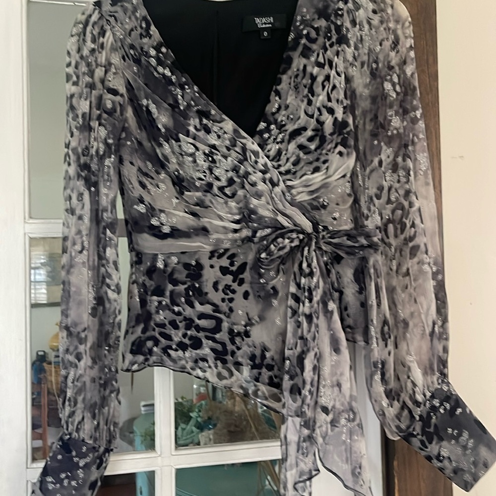 Silk Blouse size 0, sheer sleeves , fun print
